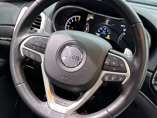 Jeep Grand Cherokee — Фото автомобиля 22
