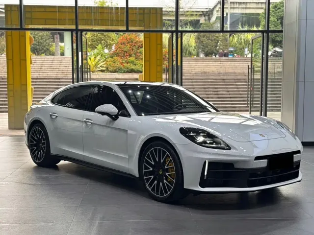 Porsche Panamera — Фото автомобиля 3