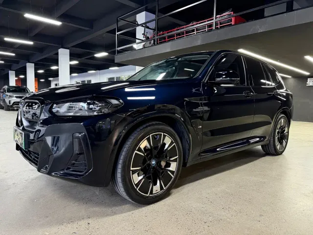 Фотография автомобиля — BMW iX3