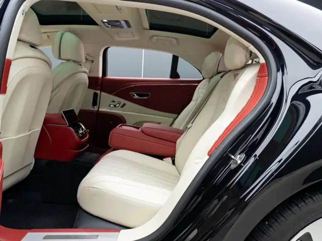 Bentley Flying Spur — Фото автомобиля 13