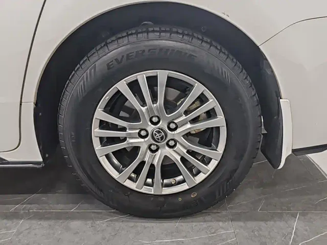 Toyota Sienna — Фото автомобиля 17