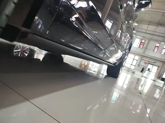 Li Auto L8 — Фото автомобиля 20