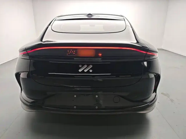 IM Motors L6 — Фото автомобиля 5