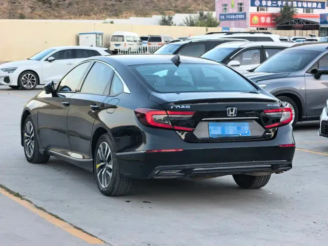 Honda Accord — Фото автомобиля 9
