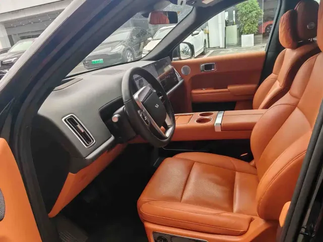 Li Auto L8 — Фото автомобиля 4
