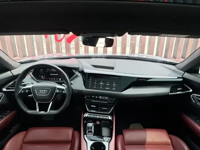 Audi e-tron GT — Фото автомобиля 12