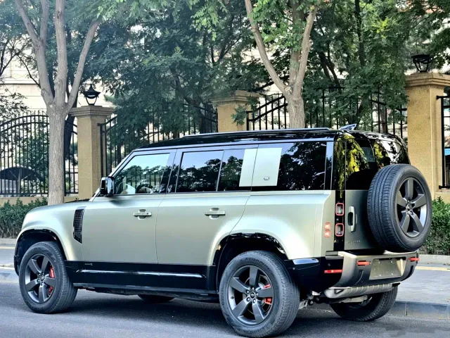 Land Rover Defender — Фото автомобиля 3