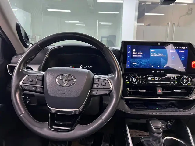 Toyota Highlander — Фото автомобиля 17