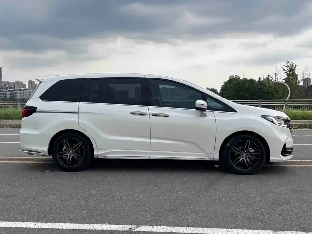 Honda Odyssey — Фото автомобиля 8