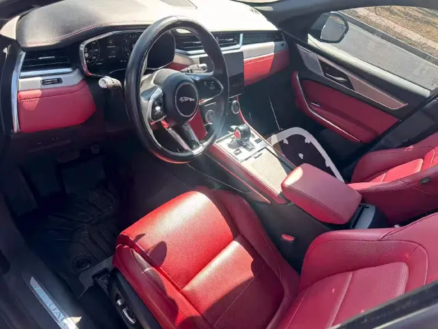 Jaguar F-Pace — Фото автомобиля 4