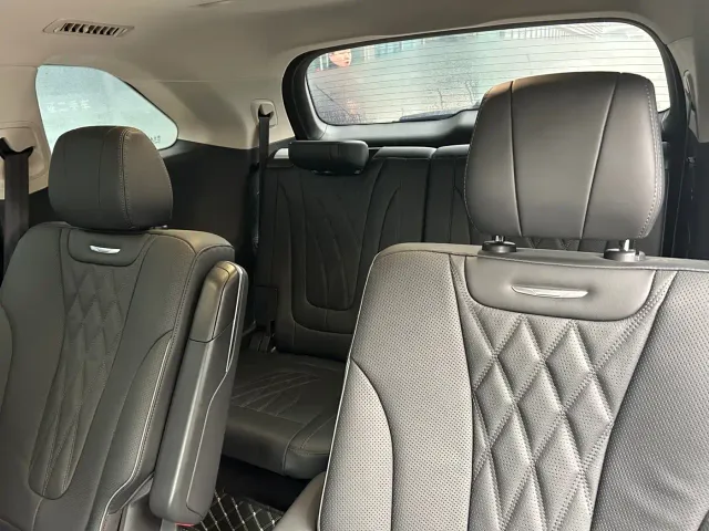 Hongqi HS7 PHEV — Фото автомобиля 6