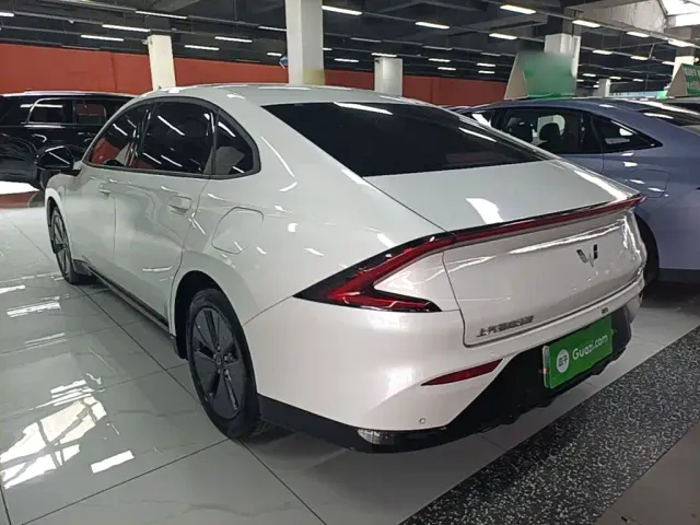 Wuling Starlight — Фото автомобиля 4