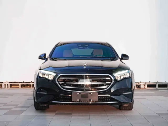 Mercedes-Benz E-Class — Фото автомобиля 4