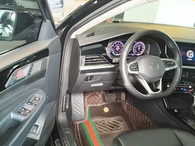 Volkswagen Passat — Фото автомобиля 15