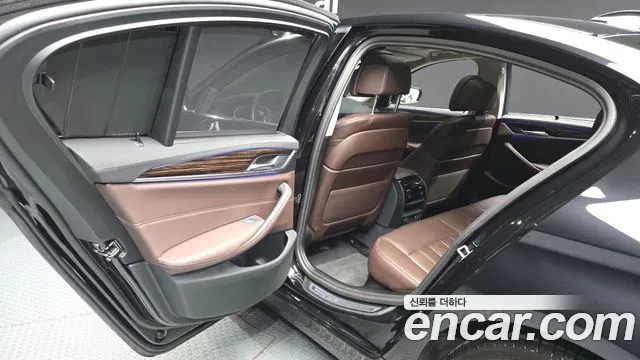 BMW 5 Series G30 — Фото автомобиля 16