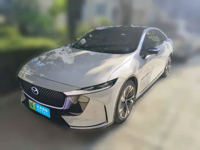 Фотография автомобиля — Mazda EZ-6