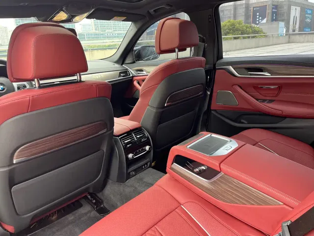 BMW 5 Series — Фото автомобиля 6