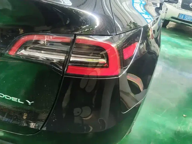 Tesla Model Y — Фото автомобиля 7