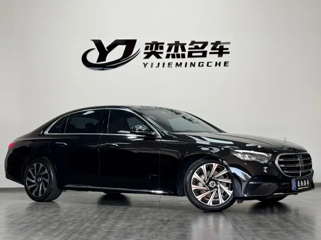 Mercedes-Benz E-Class — Фото автомобиля 3