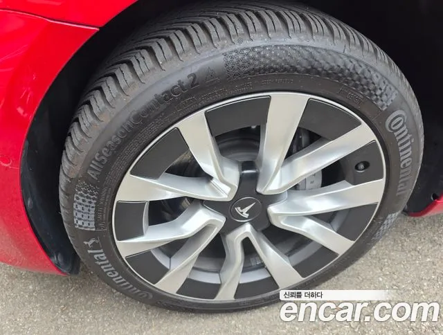Tesla Model 3 — Фото автомобиля 5
