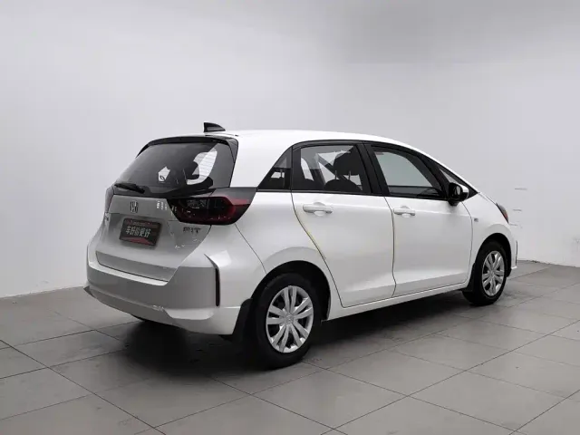 Honda Fit — Фото автомобиля 2