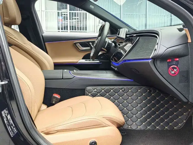 Mercedes-Benz E-Class — Фото автомобиля 6