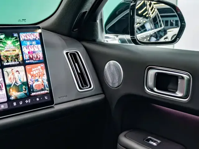 Li Auto L8 — Фото автомобиля 19