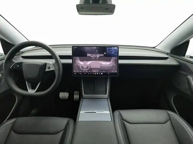 Tesla Model Y — Фото автомобиля 5