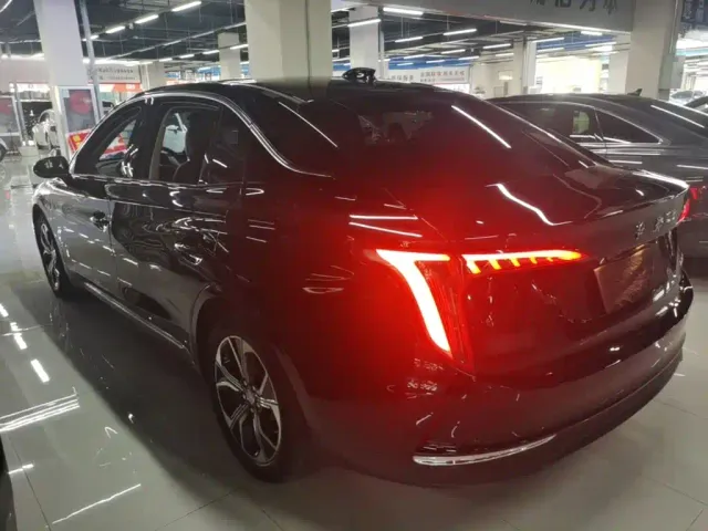 Hongqi E-QM5 — Фото автомобиля 4