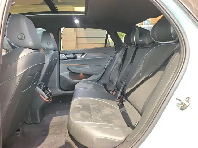 Volkswagen Passat — Фото автомобиля 16