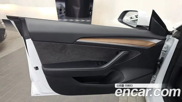 Tesla Model 3 — Фото автомобиля 13