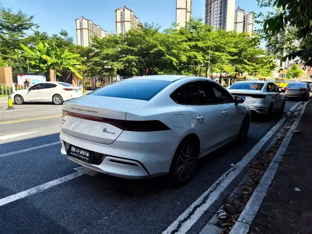 BYD Qin PLUS — Фото автомобиля 9
