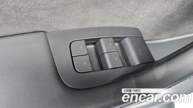 Tesla Model Y — Фото автомобиля 7