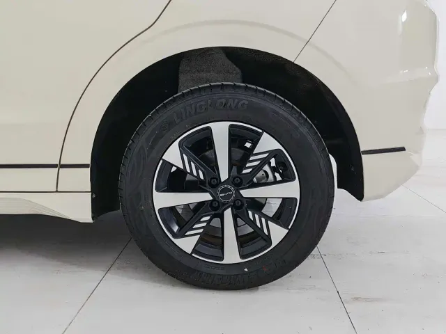 BYD e2 — Фото автомобиля 17
