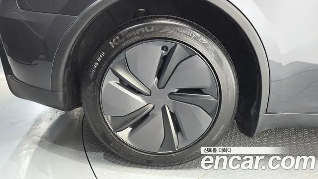 Tesla Model Y — Фото автомобиля 5