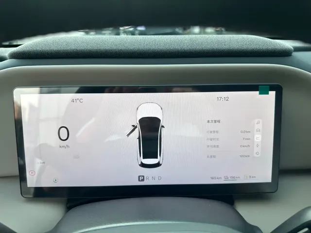 Volvo XC70 Plug-in Hybrid — Фото автомобиля 16