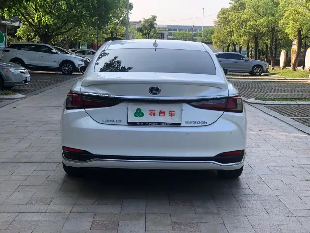 Lexus ES — Фото автомобиля 6