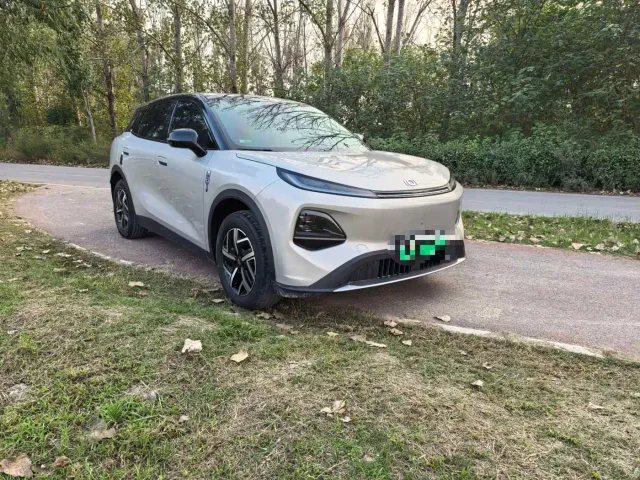 Changan Qiyuan Q05 — Фото автомобиля 3