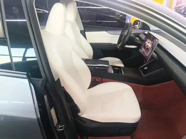 Tesla Model Y — Фото автомобиля 24