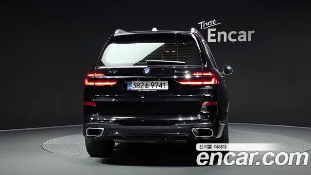 BMW X7 — Фото автомобиля 3