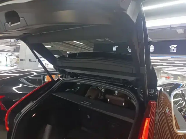 Volvo XC60 — Фото автомобиля 18