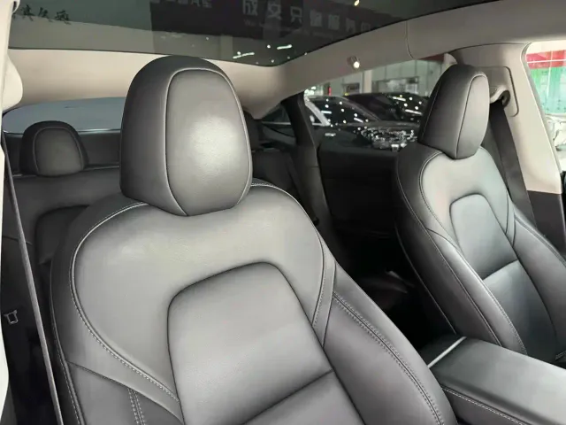 Tesla Model Y — Фото автомобиля 18