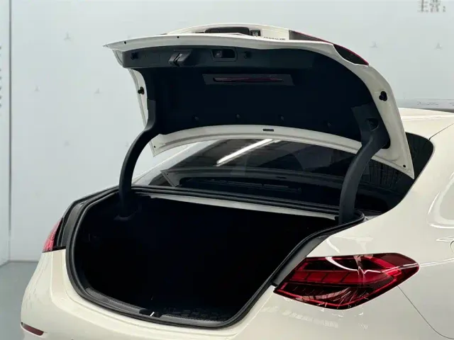 Mercedes-Benz C-Class — Фото автомобиля 3