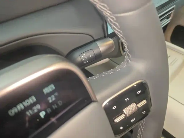 Li Auto MEGA — Фото автомобиля 13