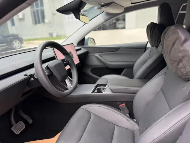 Tesla Model Y — Фото автомобиля 8