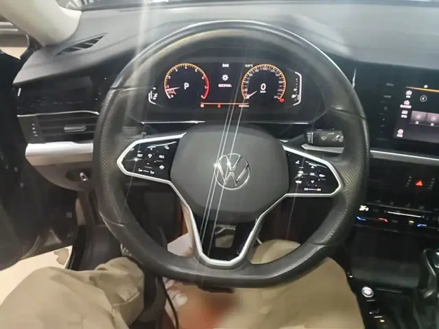 Volkswagen Passat — Фото автомобиля 10