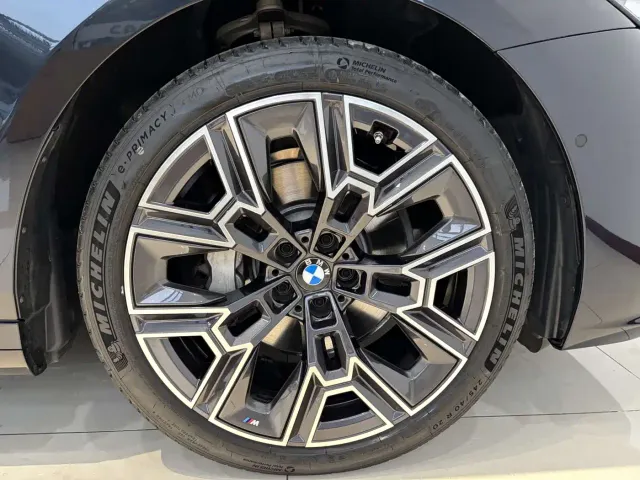 BMW 5 Series — Фото автомобиля 27