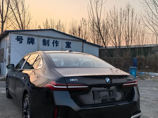 BMW 5 Series — Фото автомобиля 4