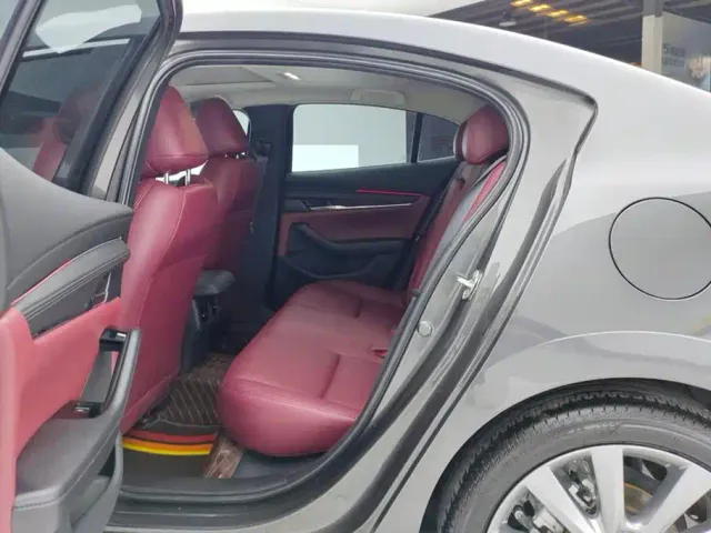 Mazda Axela — Фото автомобиля 11