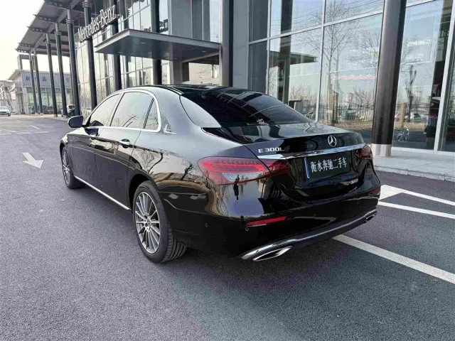 Mercedes-Benz E-Class — Фото автомобиля 16
